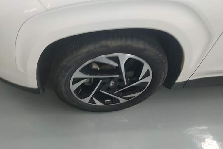 Used Hyundai Custo 2021 380TGDi Deluxe Edition DLX Left Front Wheel Hub