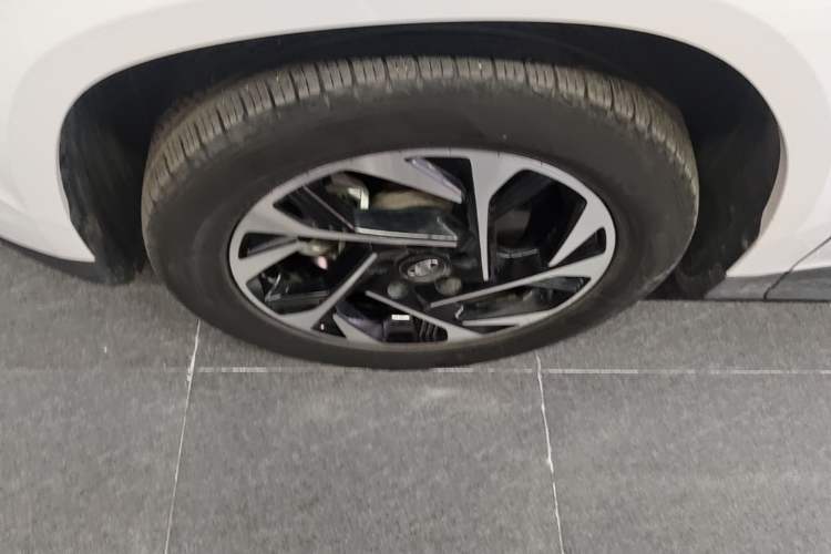 Used Hyundai Custo 2021 270TGDi Prestige LUX Left Front Wheel Hub