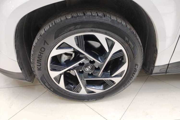 Used Hyundai Custo 2021 380TGDi Smart Luxury Premium LUX Left Front Wheel Hub