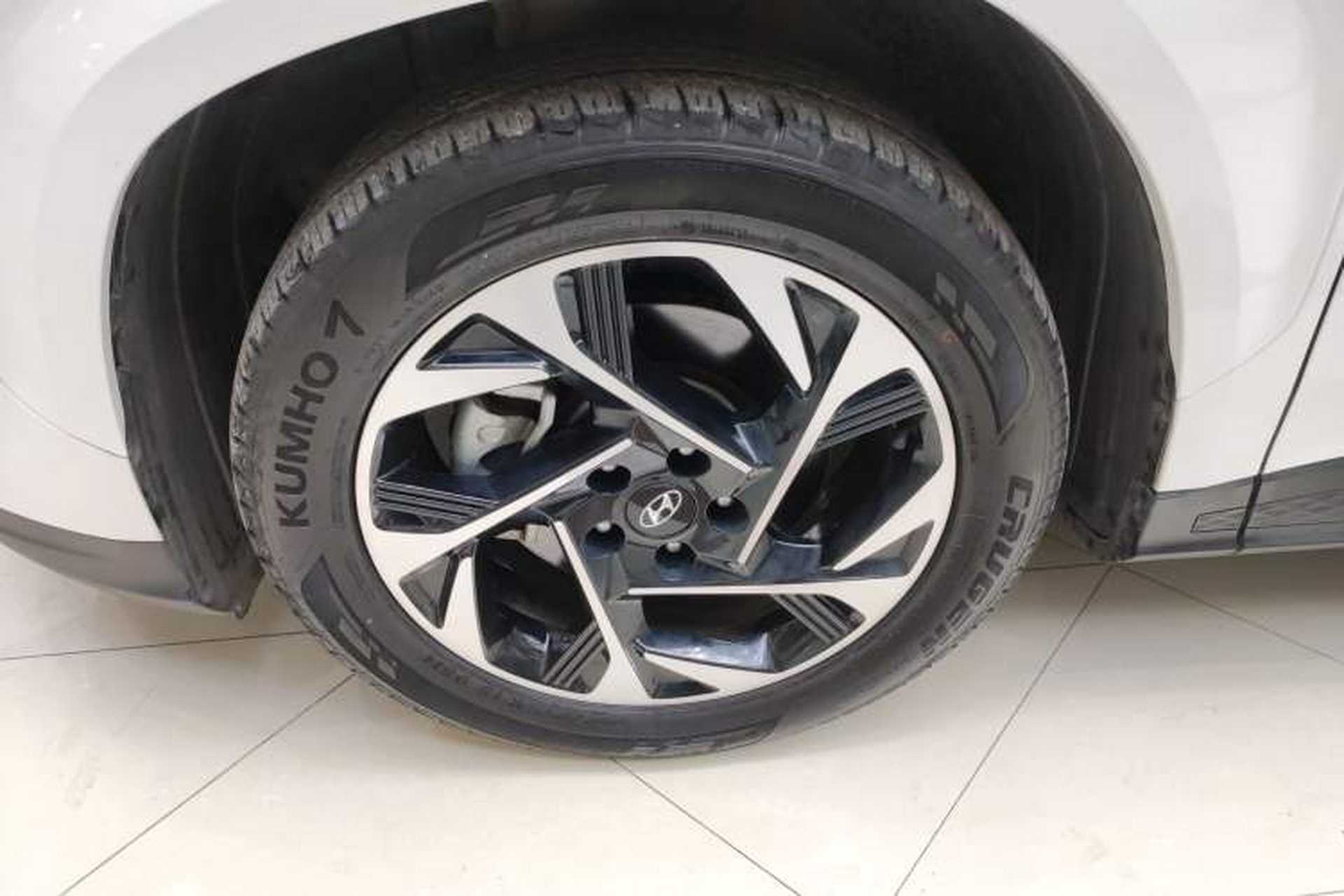 Used Hyundai Custo 2021 380TGDi Smart Luxury Premium LUX Left Front Wheel Hub