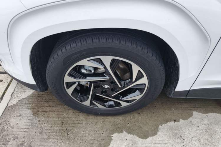 Used Hyundai Custo 2021 270TGDi Prestige LUX Left Front Wheel Hub