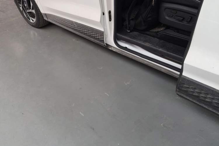 Used Hyundai Custo 2021 380TGDi Smart Love Flagship Edition TOP Premium Left Side Sill