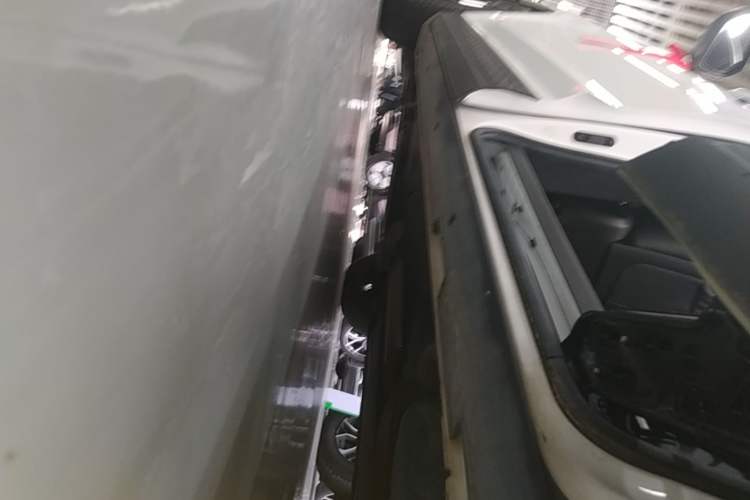 Used Hyundai Custo 2021 380TGDi Deluxe Edition DLX Left Side Sill