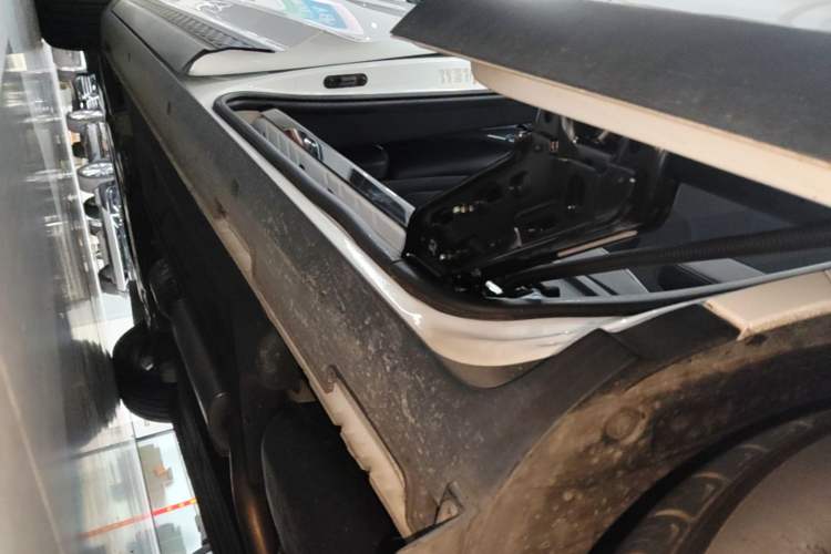 Used Hyundai Custo 2021 380TGDi Smart Love Flagship Edition TOP Premium Left Side Sill