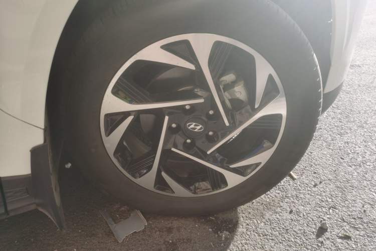 Used Hyundai Custo 2021 270TGDi Prestige LUX Right Front Wheel Hub