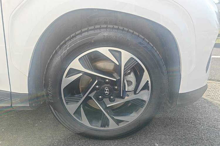 Used Hyundai Custo 2021 380TGDi Smart Love Flagship Edition TOP Premium Right Front Wheel Hub