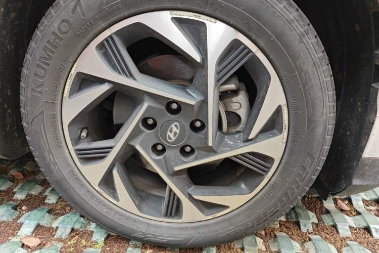 Used Hyundai Custo 2021 380TGDi Smart Luxury Premium LUX Right Front Wheel Hub