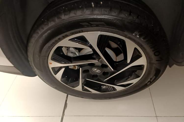 Used Hyundai Custo 2021 380TGDi Smart Luxury Premium LUX Right Rear Wheel Hub