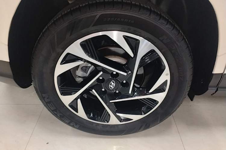 Used Hyundai Custo 2021 270TGDi Prestige LUX Right Rear Wheel Hub