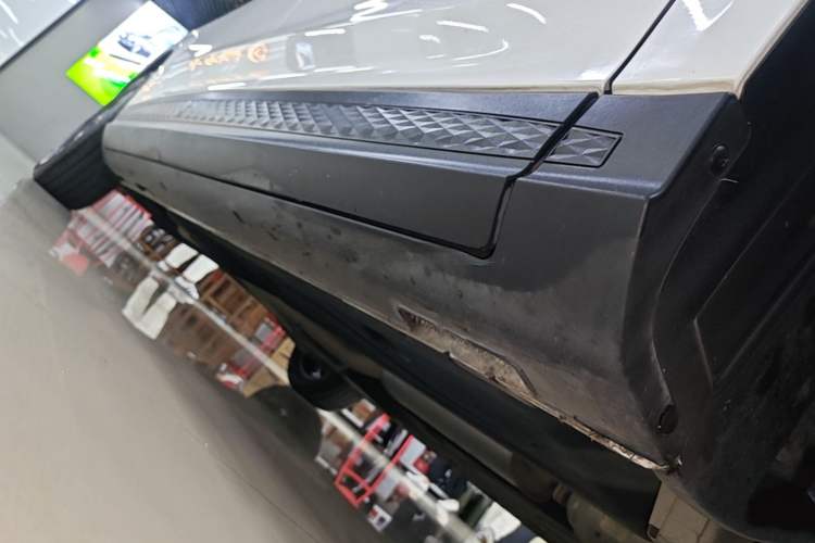 Used Hyundai Custo 2021 380TGDi Smart Luxury Premium LUX Right Side Sill