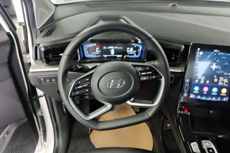 Used Hyundai Custo 2021 270TGDi Prestige LUX Steering Wheel