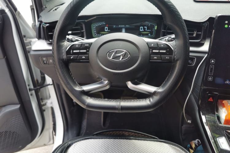 Used Hyundai Custo 2021 270TGDi Prestige LUX Steering Wheel