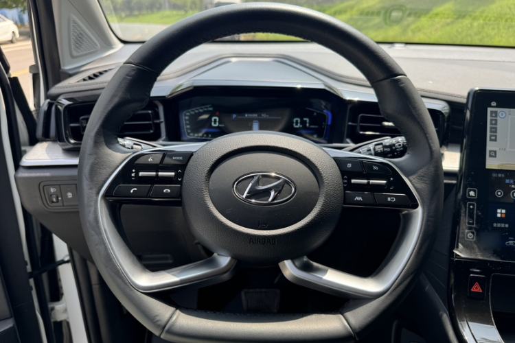 Used Hyundai Custo 2021 270TGDi Prestige LUX Steering Wheel
