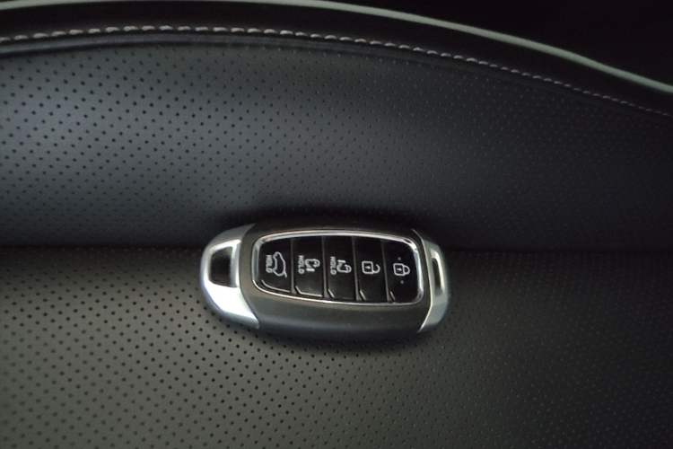 Used Hyundai Custo 2021 380TGDi Smart Love Flagship Edition TOP Premium Vehicle Key