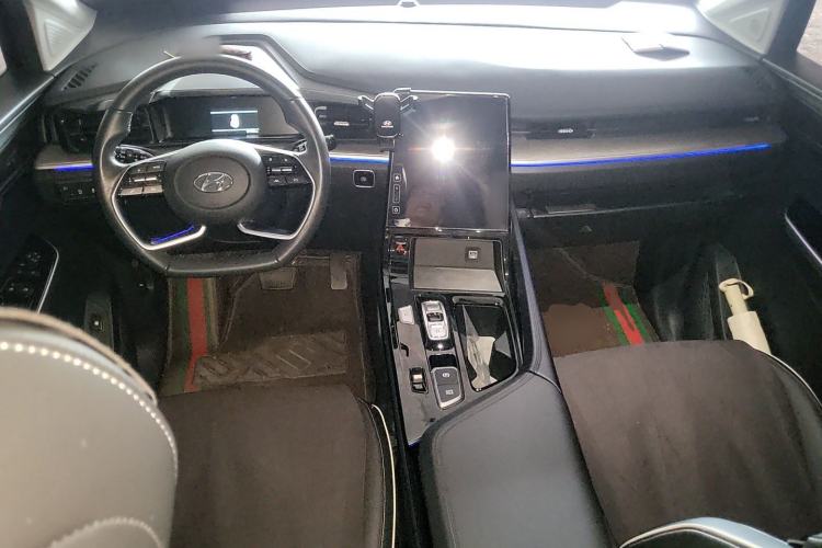 Used Hyundai Custo 2022 270TGDi Smart Luxury Flagship Edition TOP Center Console