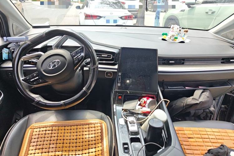 Used Hyundai Custo 2022 270TGDi Smart Luxury Flagship Edition TOP Center Console