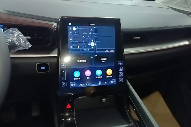 Used Hyundai Custo 2024 270TGDi LUX Prestige Edition Audio And AC Panel