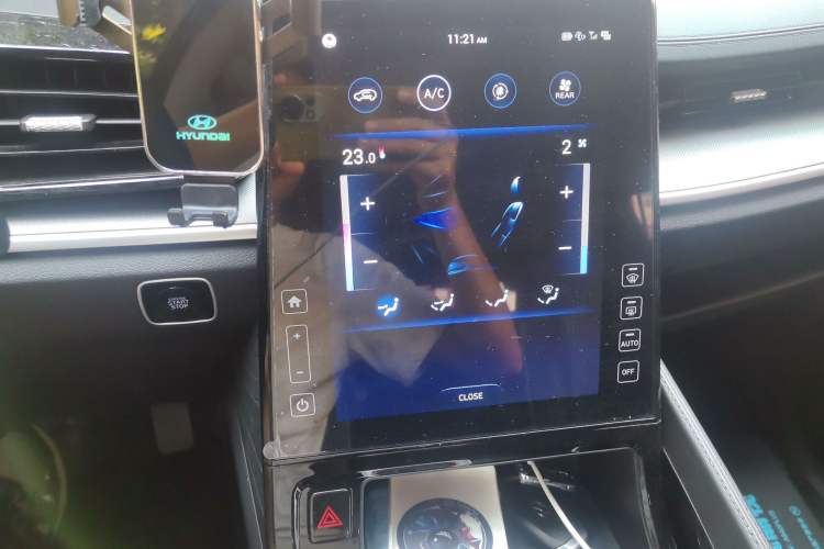 Used Hyundai Custo 2024 270TGDi LUX Prestige Edition Audio And AC Panel