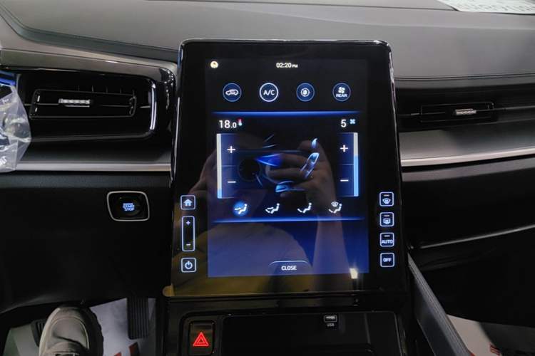 Used Hyundai Custo 2024 270TGDi LUX Prestige Edition Audio And AC Panel