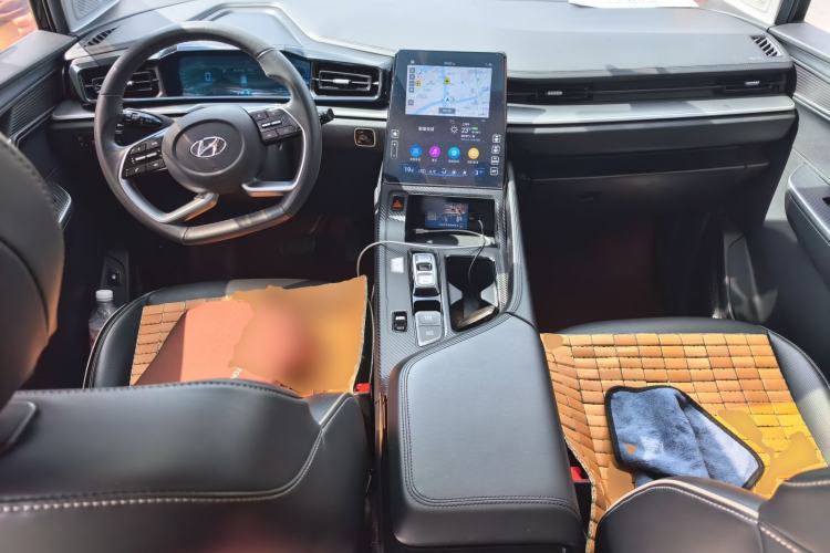 Used Hyundai Custo 2024 270TGDi LUX Prestige Edition Center Console