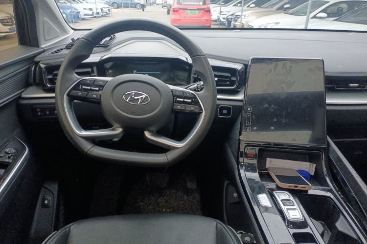 Used Hyundai Custo 2024 270TGDi LUX Prestige Edition Center Console