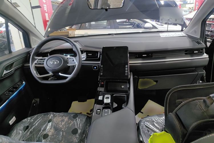 Used Hyundai Custo 2024 270TGDi LUX Prestige Edition Center Console