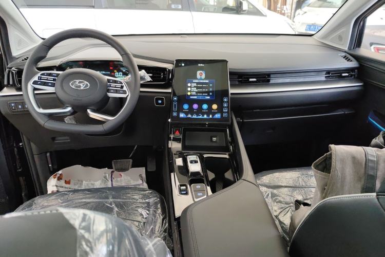 Used Hyundai Custo 2024 270TGDi LUX Prestige Edition Center Console