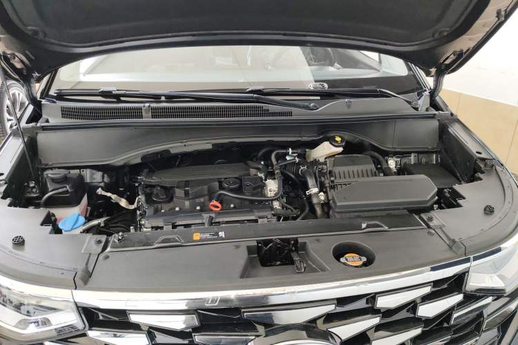 Used Hyundai Custo 2024 270TGDi LUX Prestige Edition Engine Bay