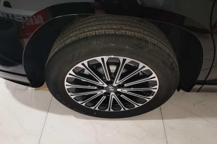 Used Hyundai Custo 2024 270TGDi LUX Prestige Edition Exterior 8