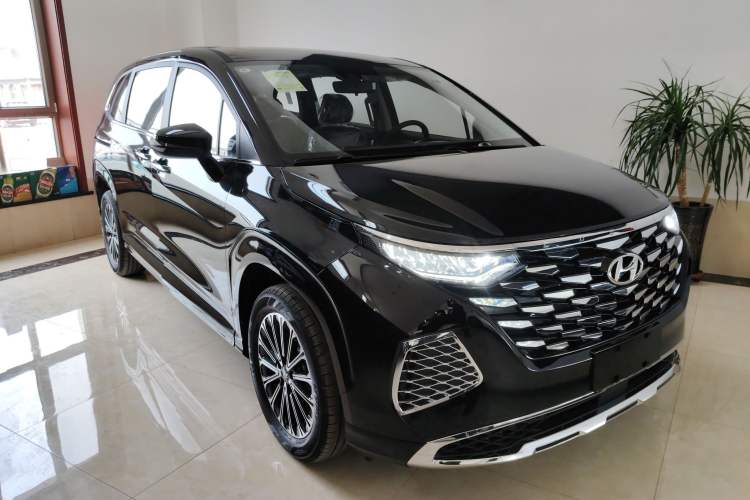 Used Hyundai Custo 2024 270TGDi LUX Prestige Edition Front Right 45 Deg