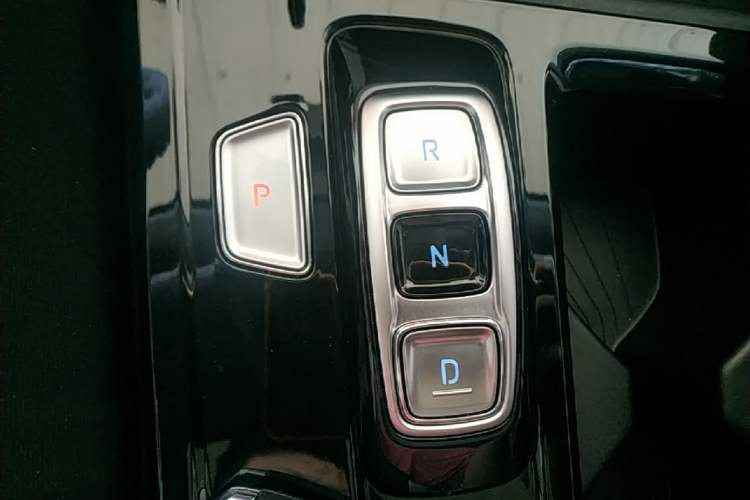 Used Hyundai Custo 2024 270TGDi LUX Prestige Edition Gear Lever