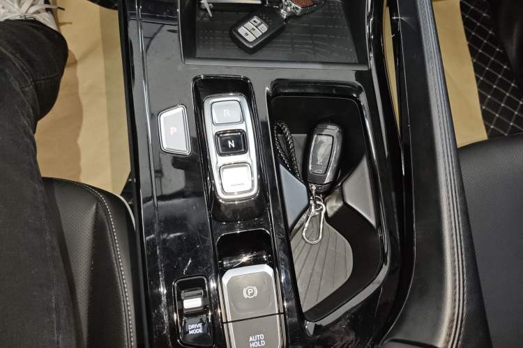 Used Hyundai Custo 2024 270TGDi LUX Prestige Edition Gear Lever