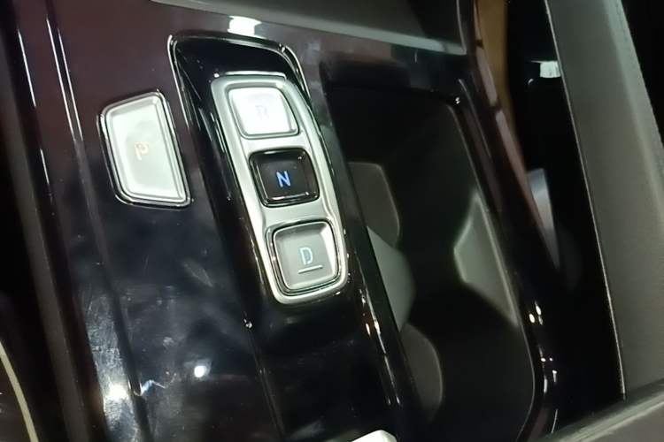 Used Hyundai Custo 2024 270TGDi LUX Prestige Edition Gear Lever