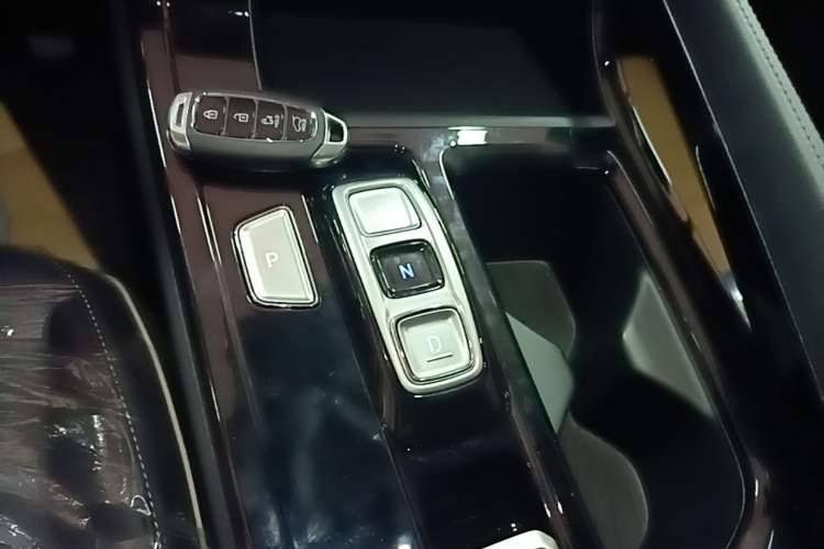 Used Hyundai Custo 2024 270TGDi LUX Prestige Edition Gear Lever