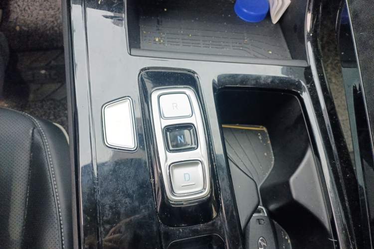 Used Hyundai Custo 2024 270TGDi LUX Prestige Edition Gear Lever