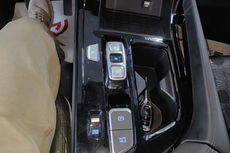 Used Hyundai Custo 2024 270TGDi LUX Prestige Edition Gear Lever