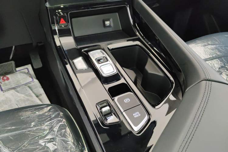 Used Hyundai Custo 2024 270TGDi LUX Prestige Edition Gear Lever
