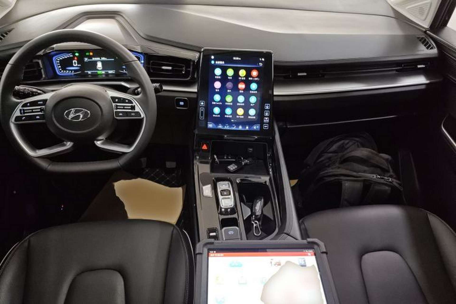 Used Hyundai Custo 2024 270TGDi LUX Prestige Edition Interior 2