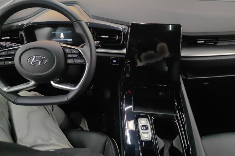 Used Hyundai Custo 2024 270TGDi LUX Prestige Edition Interior 3