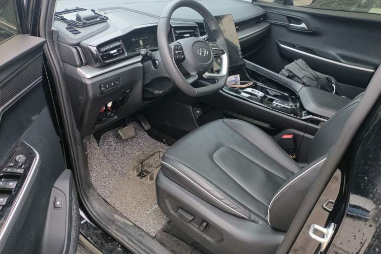 Used Hyundai Custo 2024 270TGDi LUX Prestige Edition Left Front Seat