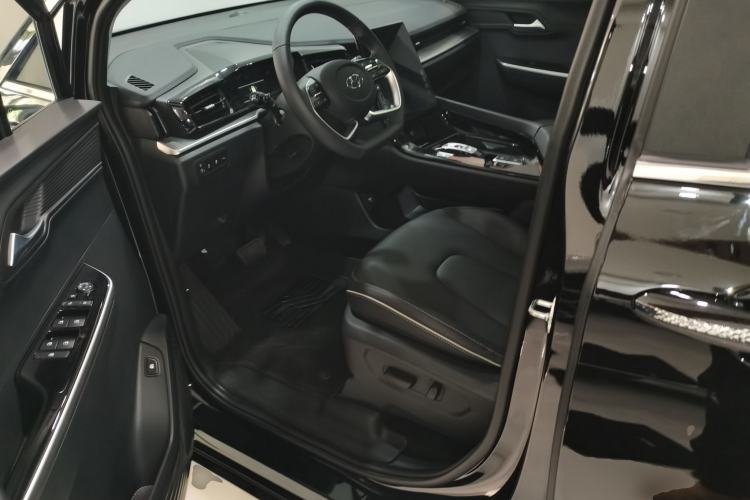 Used Hyundai Custo 2024 270TGDi LUX Prestige Edition Left Front Seat