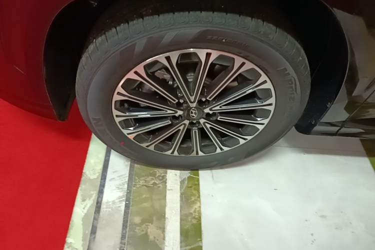 Used Hyundai Custo 2024 270TGDi LUX Prestige Edition Left Front Wheel Hub