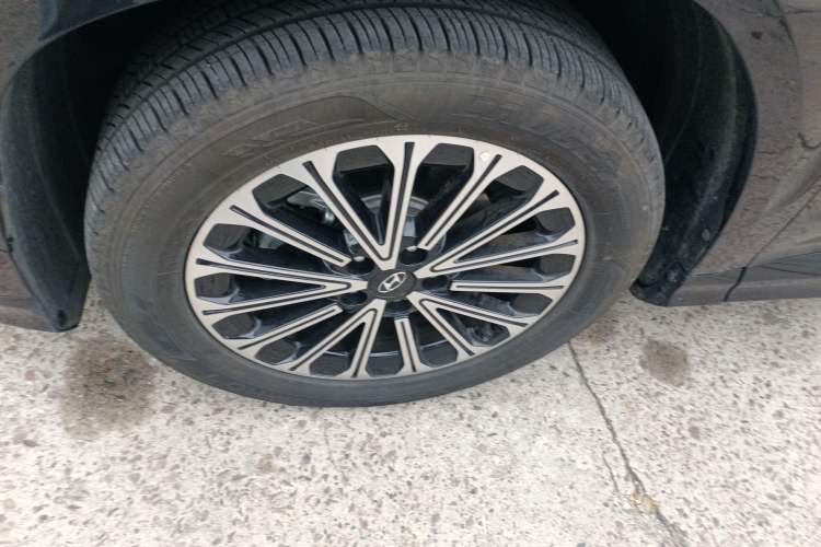 Used Hyundai Custo 2024 270TGDi LUX Prestige Edition Left Front Wheel Hub
