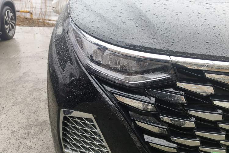 Used Hyundai Custo 2024 270TGDi LUX Prestige Edition Right Front Headlight