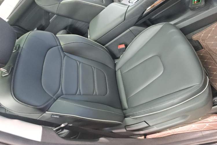 Used Hyundai Custo 2024 270TGDi LUX Prestige Edition Right Front Seat