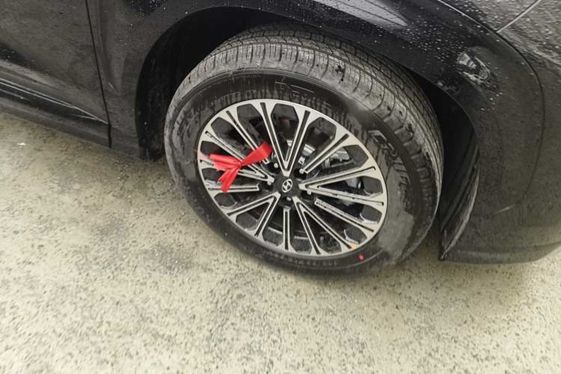 Used Hyundai Custo 2024 270TGDi LUX Prestige Edition Right Front Wheel Hub
