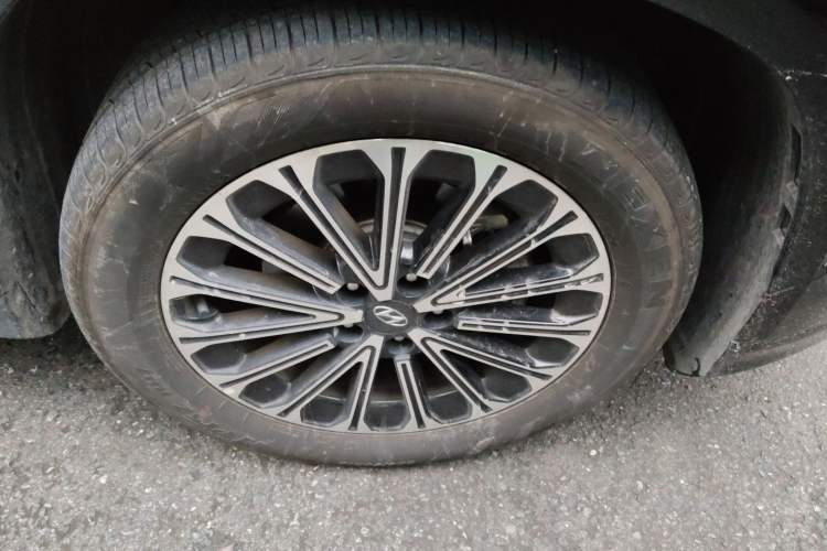 Used Hyundai Custo 2024 270TGDi LUX Prestige Edition Right Front Wheel Hub