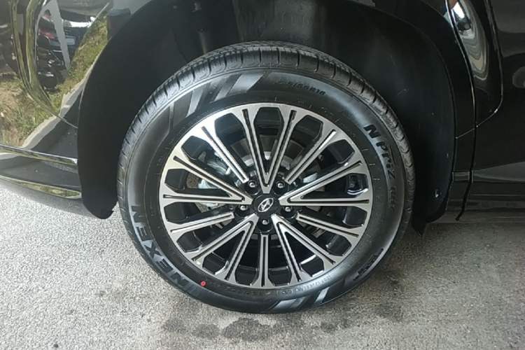 Used Hyundai Custo 2024 270TGDi LUX Prestige Edition Right Rear Wheel Hub