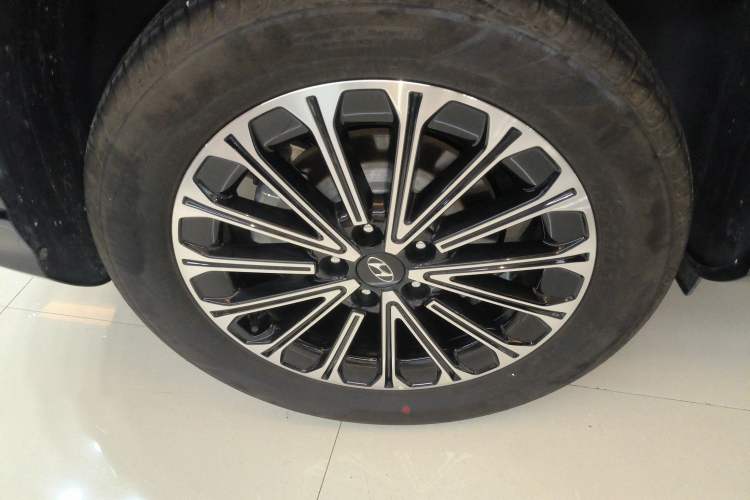 Used Hyundai Custo 2024 270TGDi TOP Smart Luxury Flagship Edition Right Rear Wheel Hub