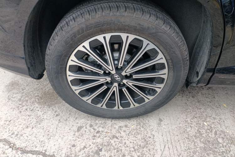 Used Hyundai Custo 2024 270TGDi LUX Prestige Edition Right Rear Wheel Hub